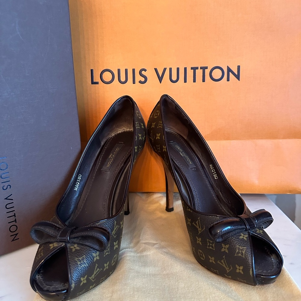 Louis Vuitton 36 Monogram Black Heels